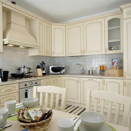 Sleeps 8 Pool Air Con *
